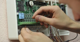 Монтаж аварийных сигнализаций от 3122 руб. в Тулуне
