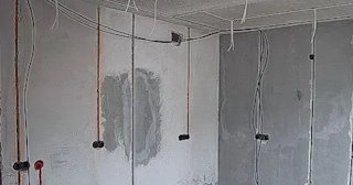 Прокладка кабеля в штробе в Тулуне – расценки от 209 руб - ЭлектроТлн